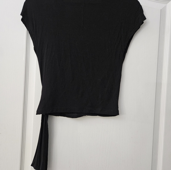 We the Free black v neck top with tie at bottom of shirt SZ M NWT - Picture 3 of 5